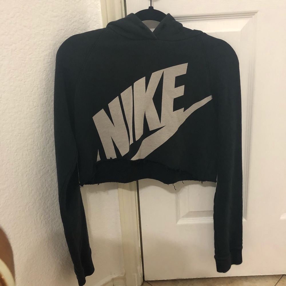 Cropped Nike hoodie